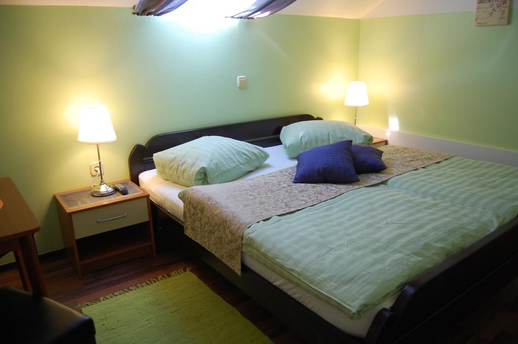 Rooms Hisa Divino Ptuj Esterno foto